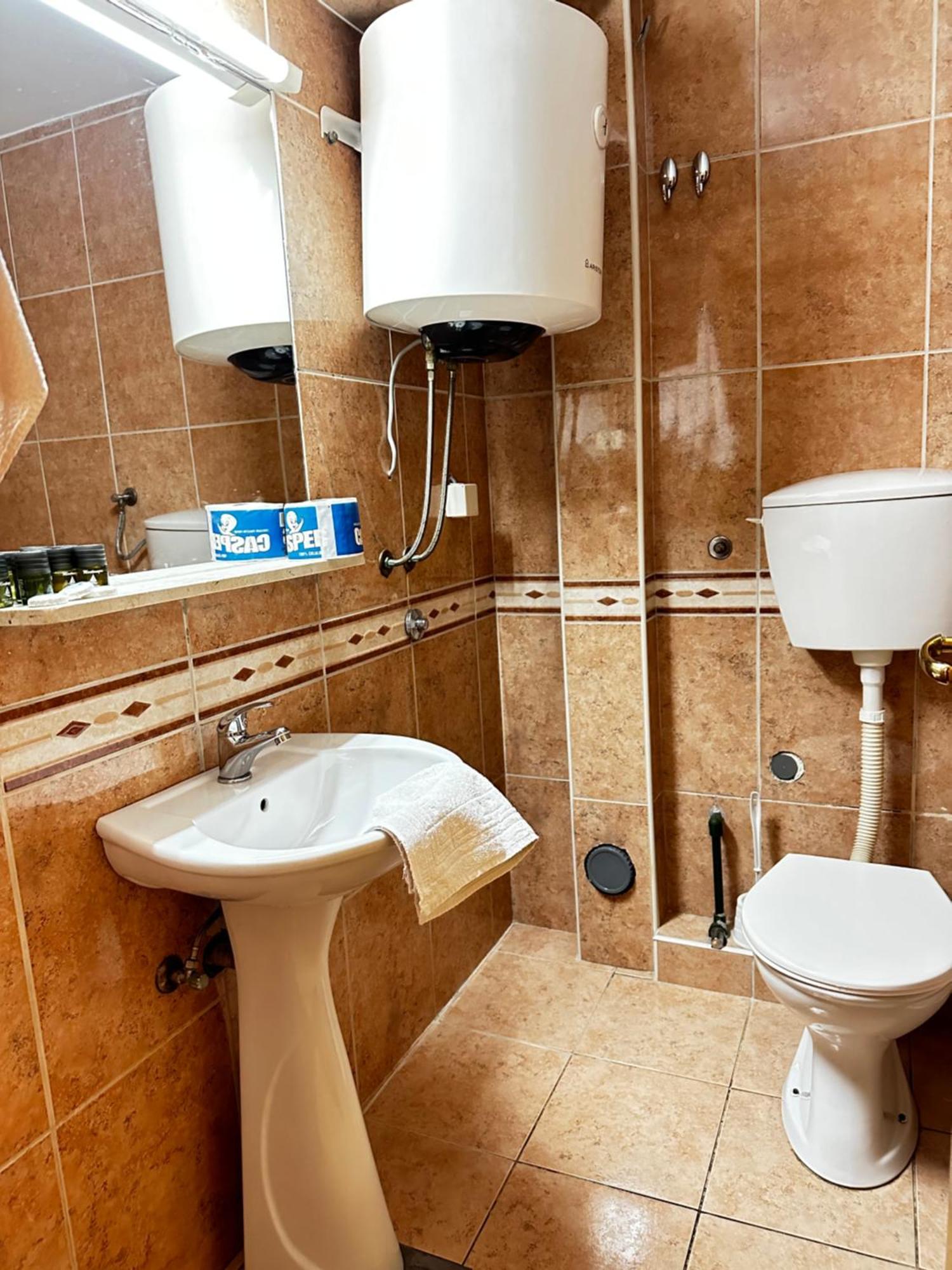 Central Hotel-בודווה מראה חיצוני תמונה