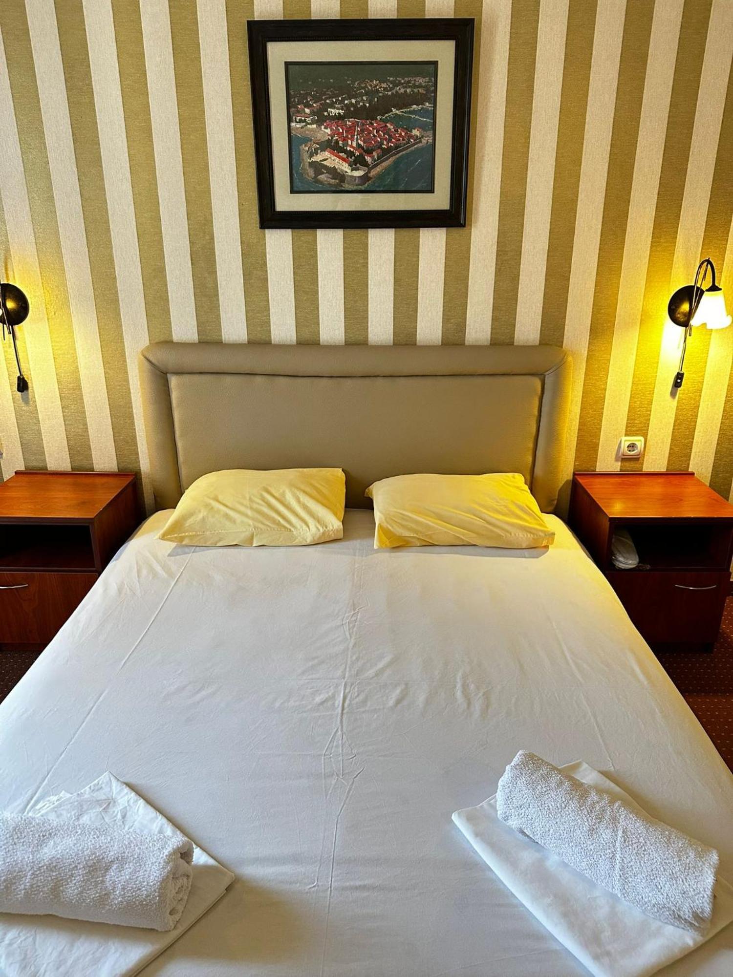 Central Hotel-בודווה מראה חיצוני תמונה