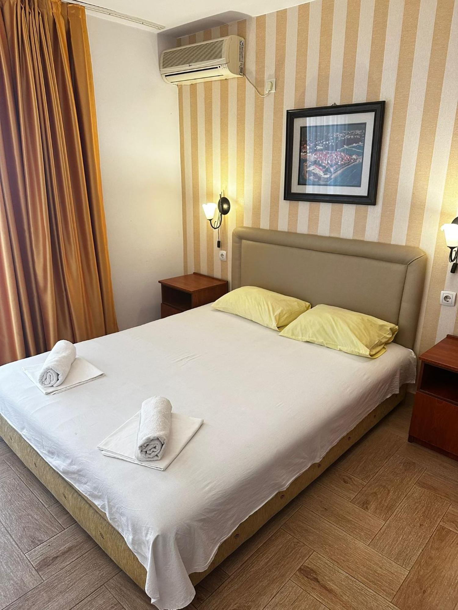 Central Hotel-בודווה מראה חיצוני תמונה