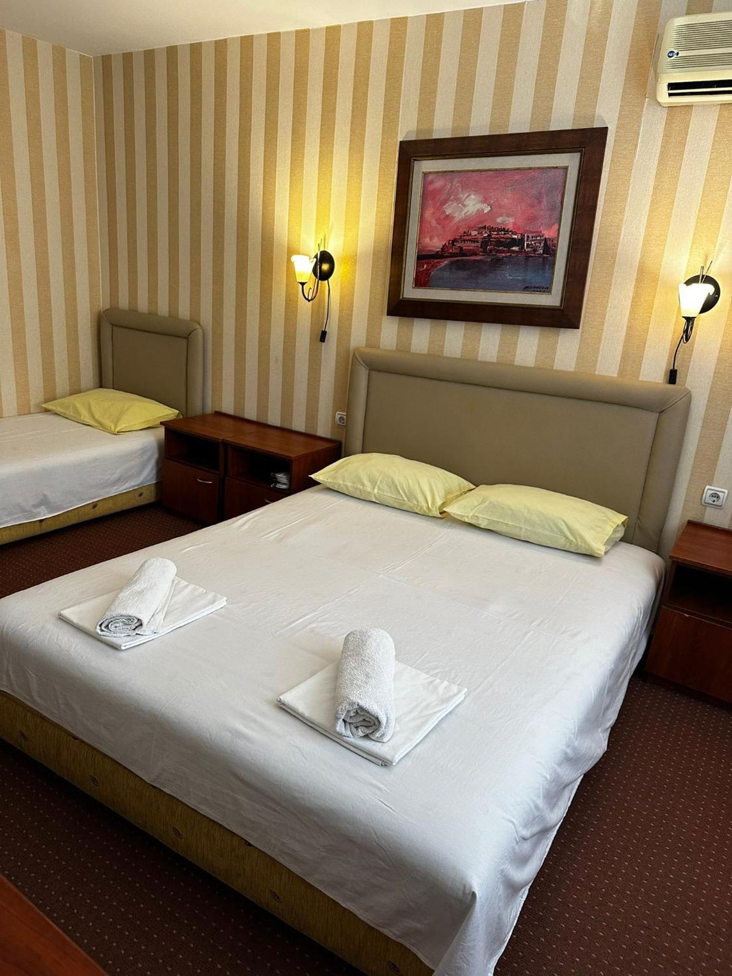 Central Hotel-בודווה מראה חיצוני תמונה