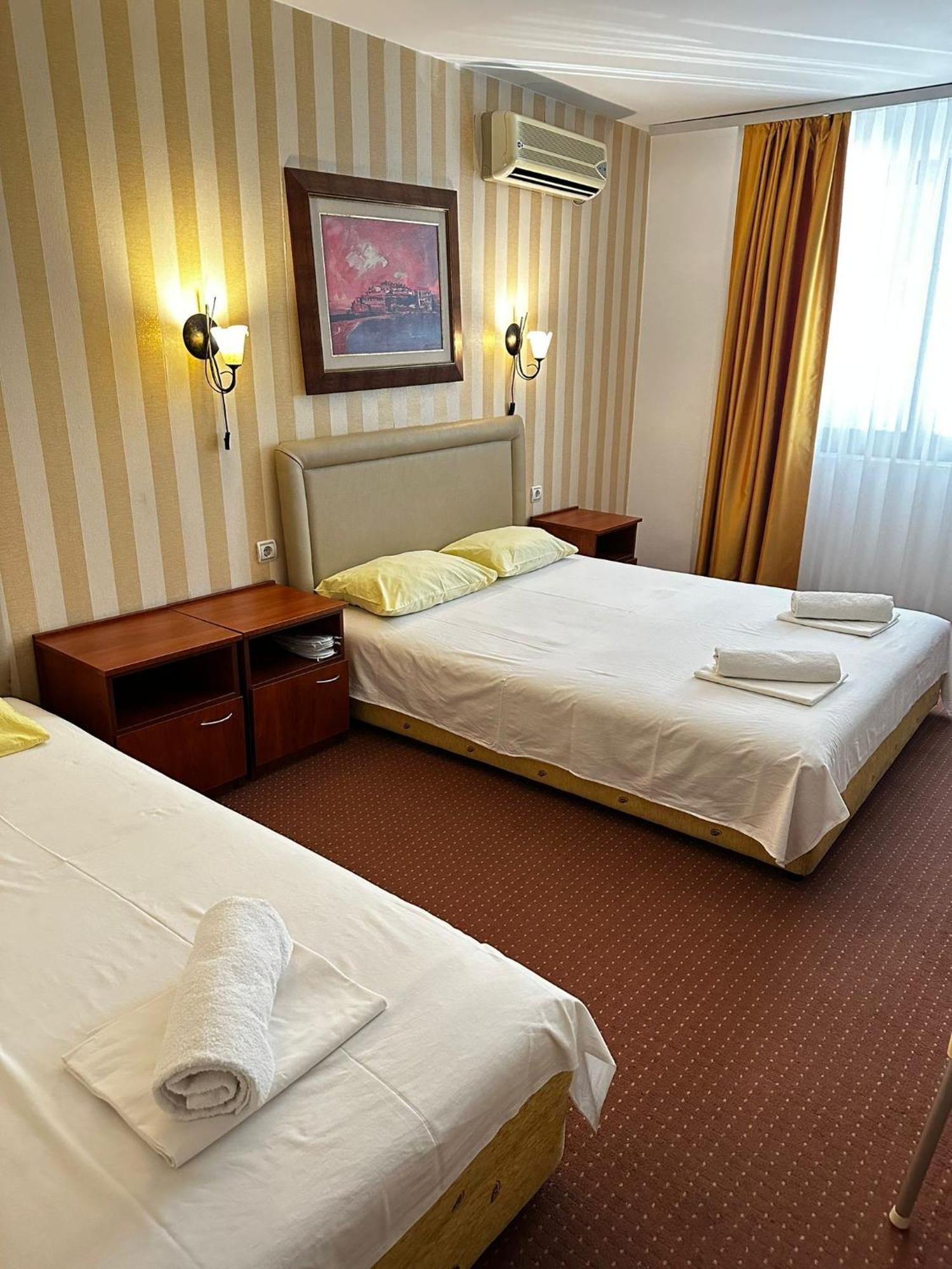 Central Hotel-בודווה מראה חיצוני תמונה